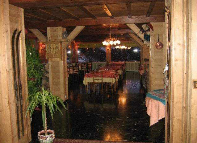 Hotel De La Couronne Міжу Екстер'єр фото